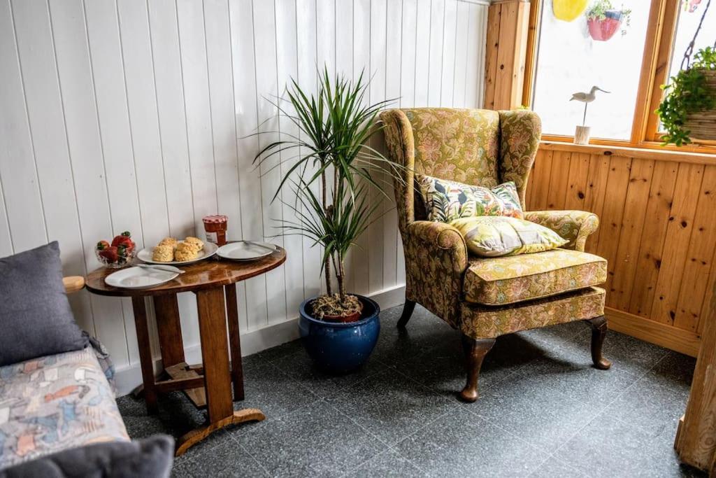 Spacious Charming Near And Sea *